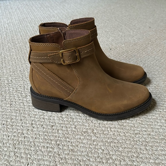 Clarks Maye leather boots - Picture 1 of 3